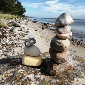 Sten stablet på strand